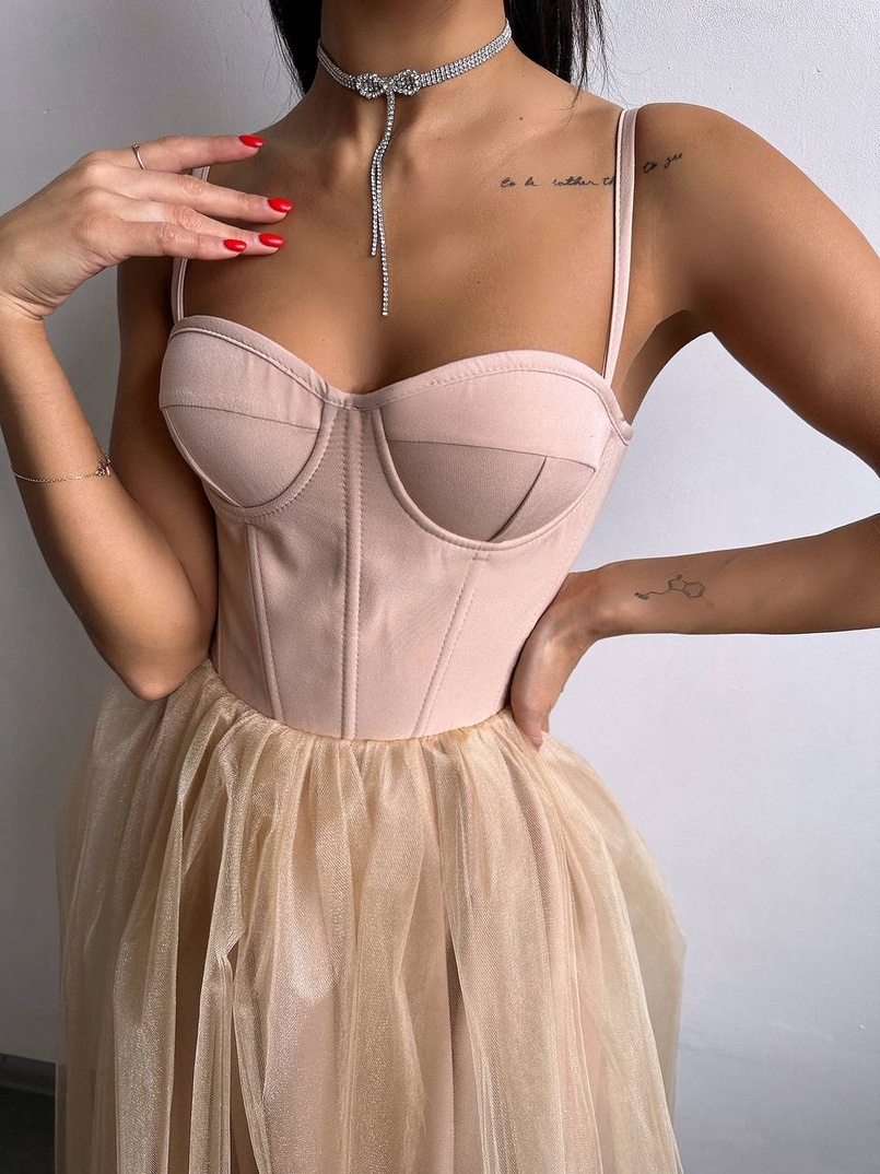 Сукня міді із чашечками з пишною спідницею Сукня міді із чашечками з пишною спідницею | PUSHKA SHOP