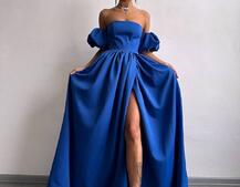 Сукня максі з розрізом на спідниці та об’ємними рукавами Сукня максі з розрізом на спідниці та об’ємними рукавами | PUSHKA SHOP