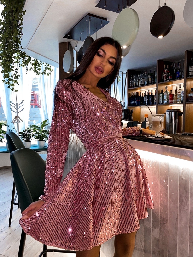 Платье с пайетками и запахом на груди Платье с пайетками и запахом на груди | PUSHKA SHOP