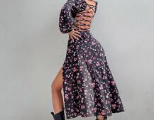 Цветочное платье-миди со шнуровкой на спинке и разрезом на ножке  Цветочное платье-миди со шнуровкой на спинке и разрезом на ножке  | PUSHKA SHOP