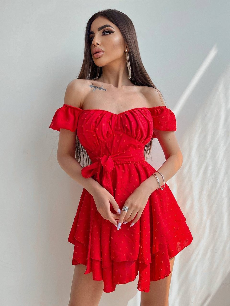 Платье со сборкой на груди и пышной юбкой Платье со сборкой на груди и пышной юбкой | PUSHKA SHOP