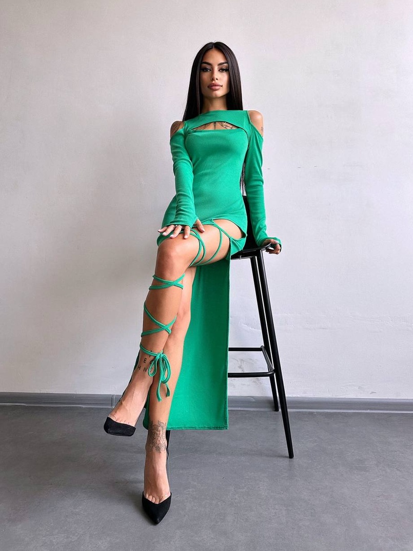 Трикотажна сукня з зав’язкою на ніжку Трикотажна сукня з зав’язкою на ніжку | PUSHKA SHOP