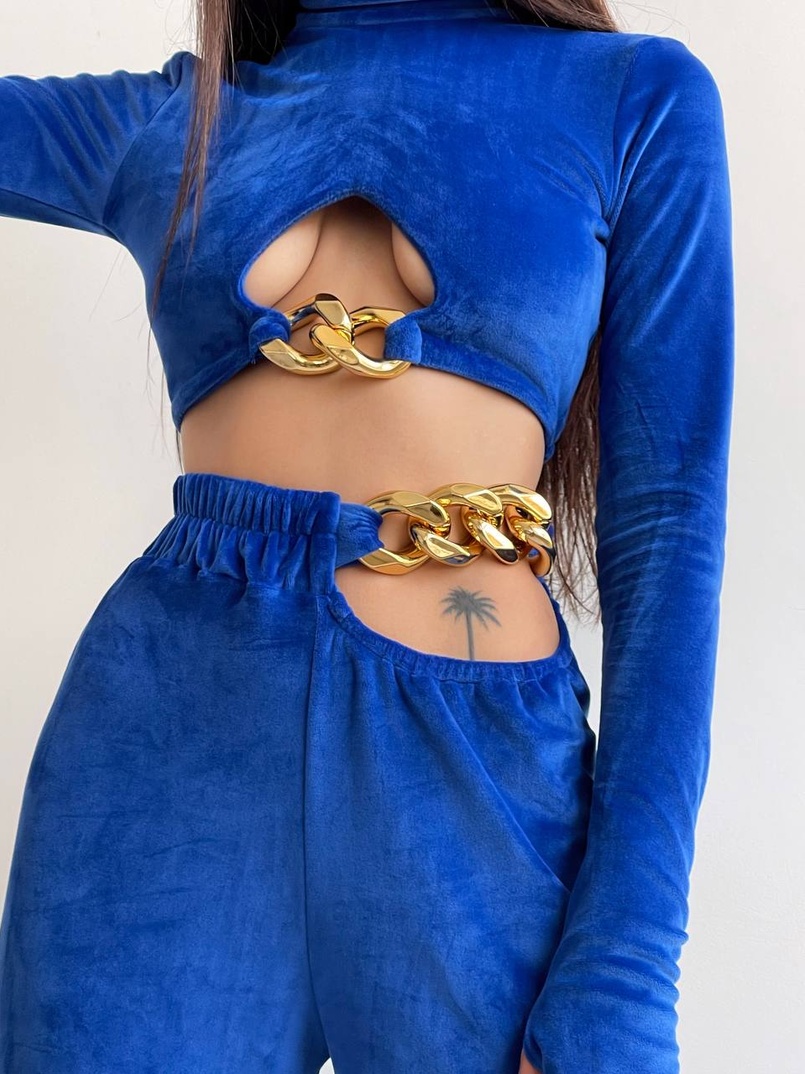 Велюровий костюм з ланцюжками: топ + джоггери Велюровий костюм з ланцюжками: топ + джоггери | PUSHKA SHOP