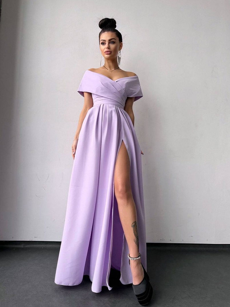 Сукня максі  з відкритими плечима та розрізом на спідниці Сукня максі  з відкритими плечима та розрізом на спідниці | PUSHKA SHOP