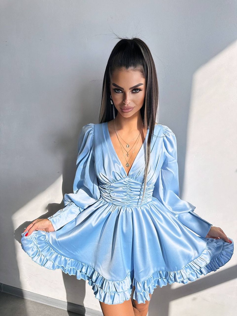 Атласна сукня з пишною подвійною спідницею та об‘ємними рукавами Атласна сукня з пишною подвійною спідницею та об‘ємними рукавами | PUSHKA SHOP