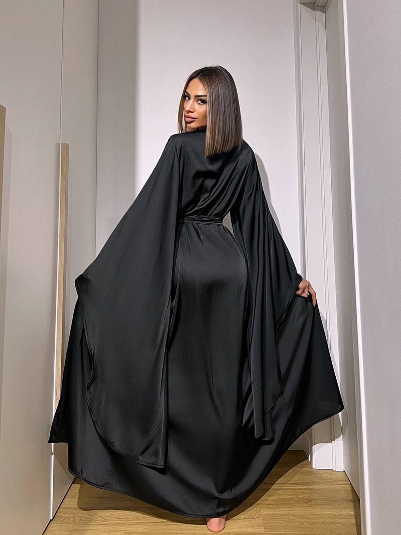 Шовковий халатик із розкльошеними рукавами Шовковий халатик із розкльошеними рукавами | PUSHKA SHOP