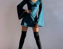 Оксамитова сукня, декорована стразами з розкльошоними рукавами Оксамитова сукня, декорована стразами з розкльошоними рукавами | PUSHKA SHOP