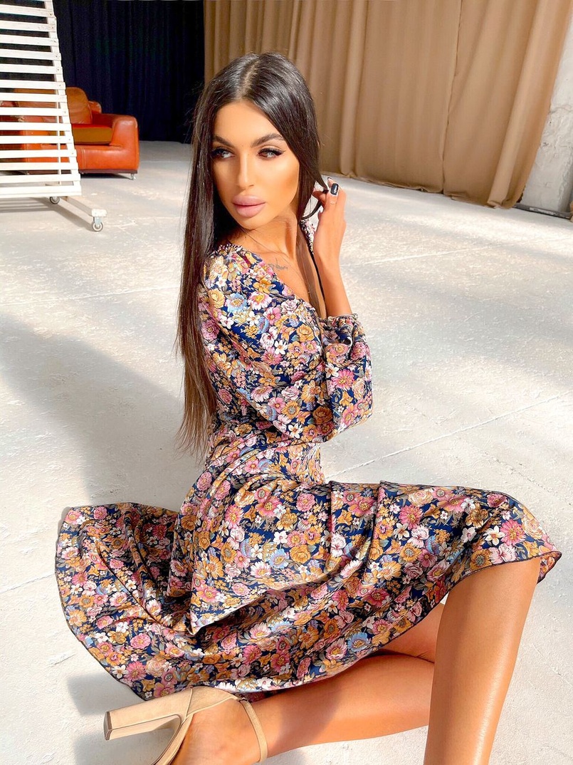 Цветочное платье-миди с разрезом Цветочное платье-миди с разрезом | PUSHKA SHOP