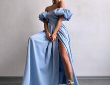 Сукня максі з розрізом на спідниці та об’ємними рукавами Сукня максі з розрізом на спідниці та об’ємними рукавами | PUSHKA SHOP