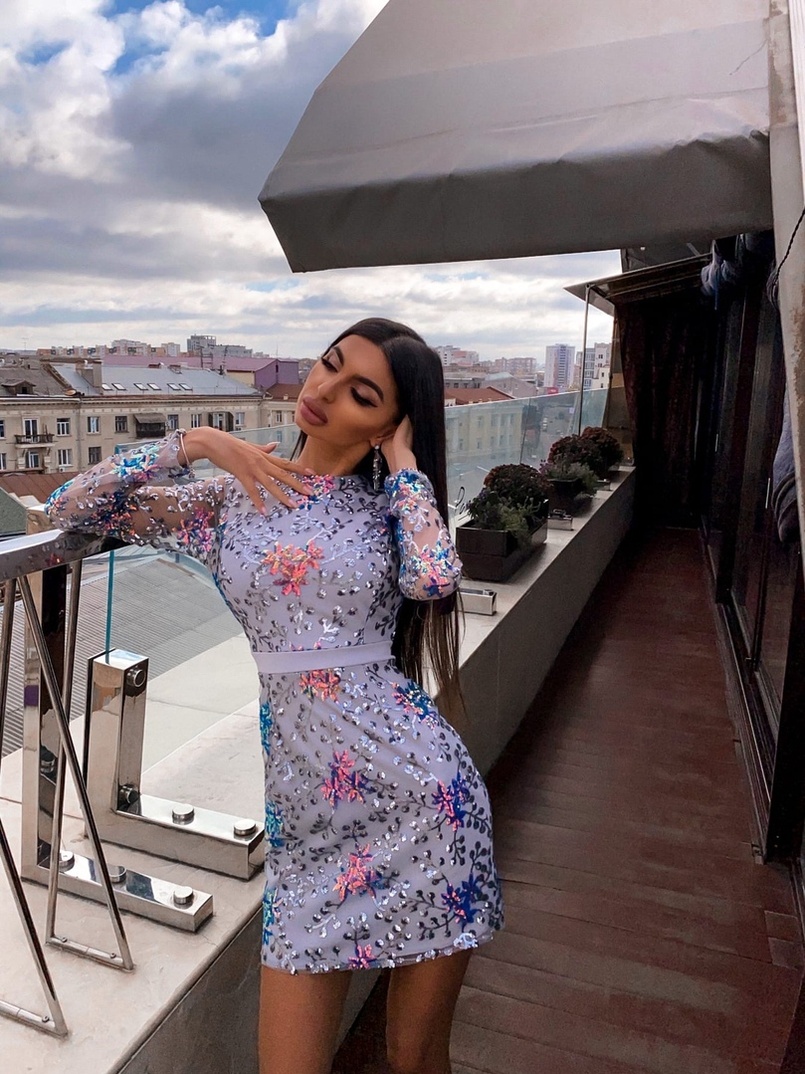 Коктейльное облегающее платье декорированное узором из пайеток Коктейльное облегающее платье декорированное узором из пайеток | PUSHKA SHOP