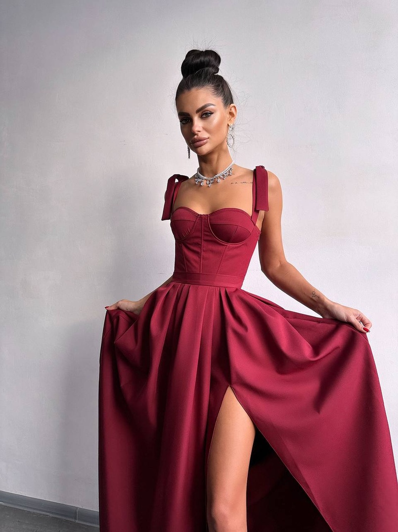 Сукня максі із чашечками та корсетним верхом Сукня максі із чашечками та корсетним верхом | PUSHKA SHOP