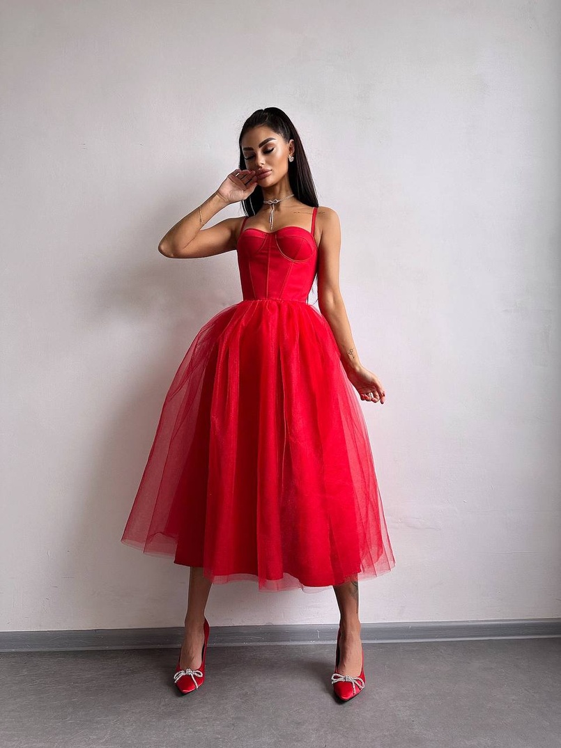 Сукня міді із чашечками з пишною спідницею Сукня міді із чашечками з пишною спідницею | PUSHKA SHOP