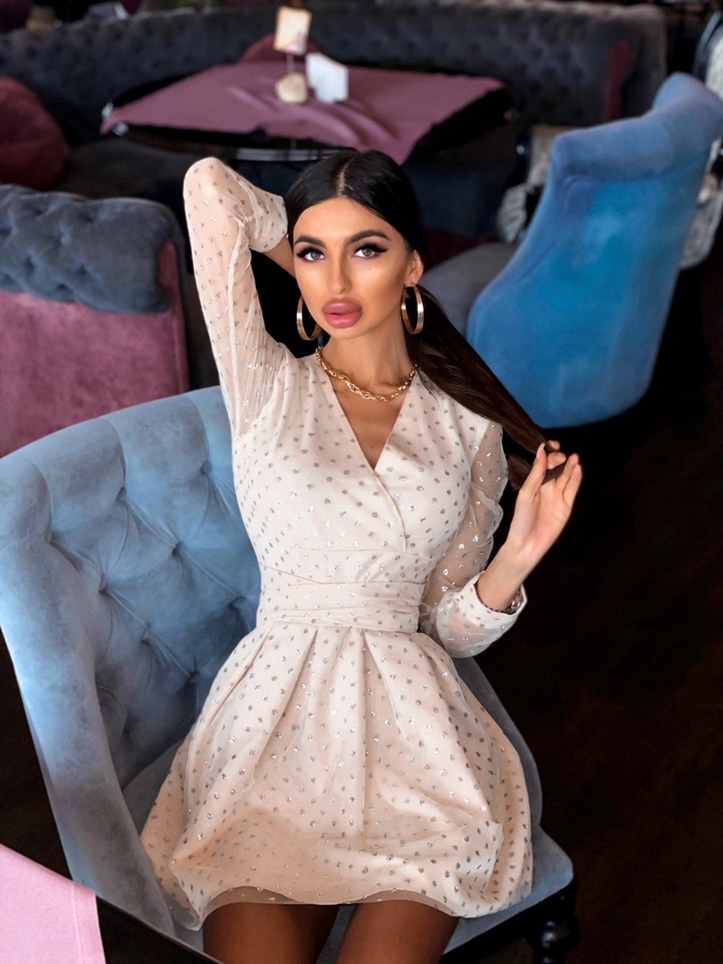 Милое платье с пышной юбочкой и запахом на груди Милое платье с пышной юбочкой и запахом на груди | PUSHKA SHOP