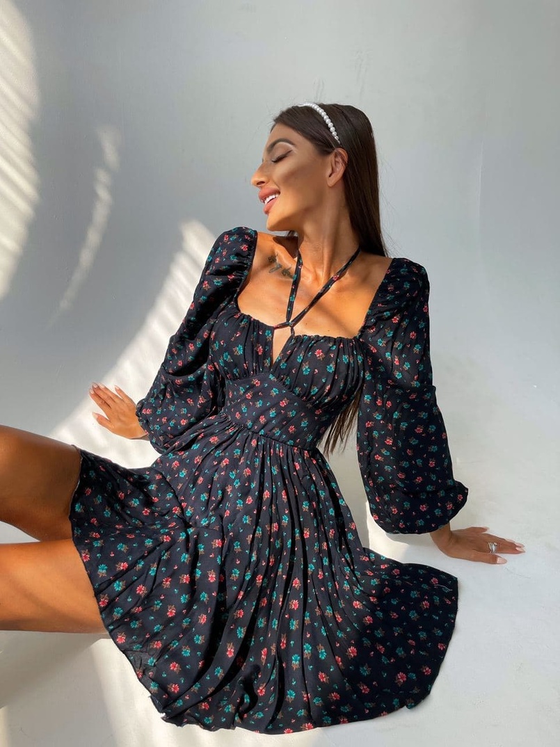 Цветочное платье с пышной юбкой и завязками на груди Цветочное платье с пышной юбкой и завязками на груди | PUSHKA SHOP