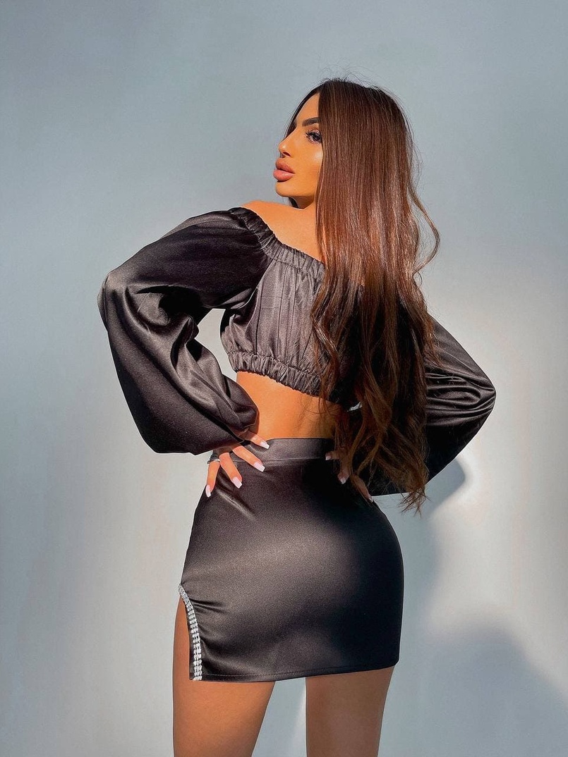 Атласный комплект, декорированный стразами Атласный комплект, декорированный стразами | PUSHKA SHOP