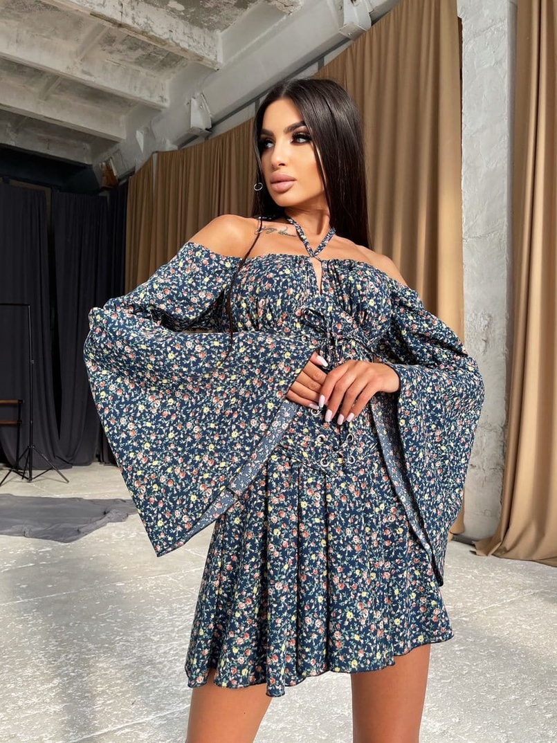 Цветочное платье с расклешенными рукавами и корсетом  | PUSHKA SHOP