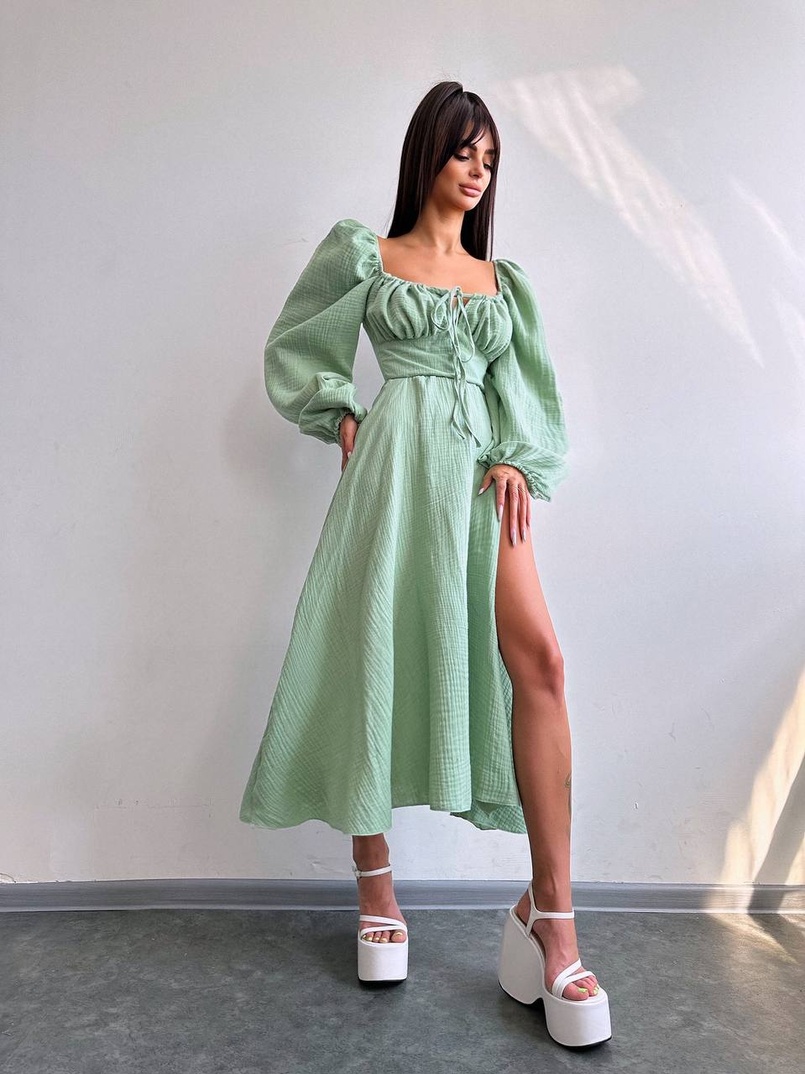 Муслінова сукня -міді з розрізом на ніжці Муслінова сукня -міді з розрізом на ніжці | PUSHKA SHOP