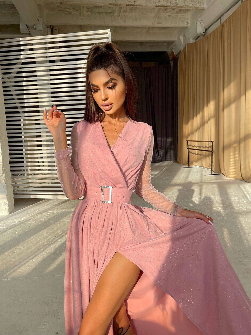 Блискуча сукня-міді із запахом на грудях і розрізом на спідниці з широким поясом Блискуча сукня-міді із запахом на грудях і розрізом на спідниці з широким поясом | PUSHKA SHOP