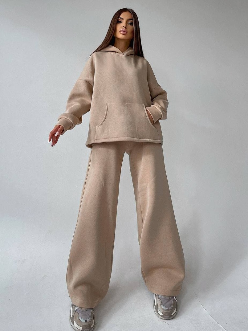 Тёплый костюм с расклешенными брюками Тёплый костюм с расклешенными брюками | PUSHKA SHOP