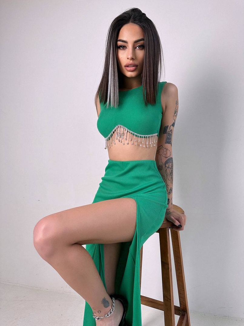 Комплект: топ з бахромою зі страз та спідниця з розрізом Комплект: топ з бахромою зі страз та спідниця з розрізом | PUSHKA SHOP