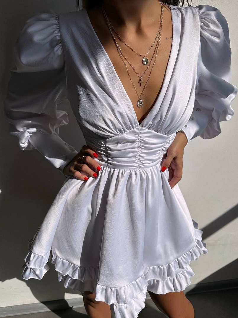 Атласна сукня з пишною подвійною спідницею та об‘ємними рукавами Атласна сукня з пишною подвійною спідницею та об‘ємними рукавами | PUSHKA SHOP