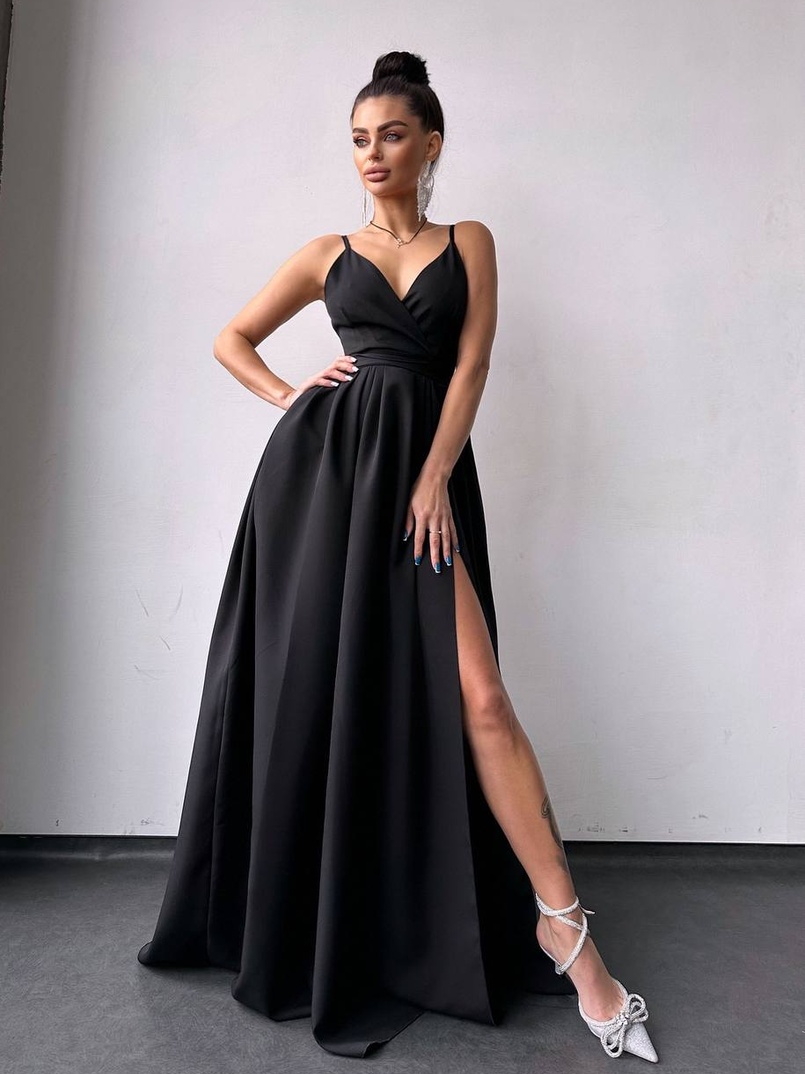 Сукня максі на тонких бретелях з розрізом на спідниці  | PUSHKA SHOP