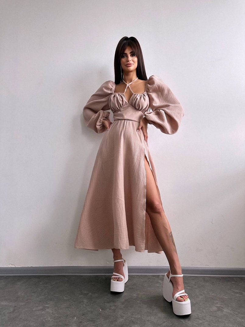 Муслінова сукня -міді з розрізом на ніжці Муслінова сукня -міді з розрізом на ніжці | PUSHKA SHOP