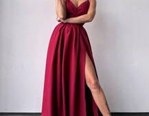 Сукня максі на тонких бретелях з розрізом на спідниці  | PUSHKA SHOP