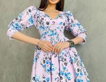 Цветочное платье-мини, декорированное кружевом Цветочное платье-мини, декорированное кружевом | PUSHKA SHOP