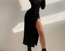 Трикотажное платье на кнопках с вырезом каре Трикотажное платье на кнопках с вырезом каре | PUSHKA SHOP