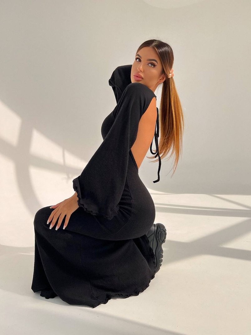 Трикотажна сукня максі з розкльошеними рукавами та відкритою спиною | PUSHKA SHOP