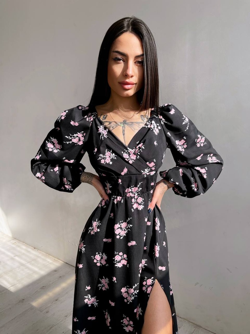 Цветочное платье-миди с разрезом и объемными рукавами Цветочное платье-миди с разрезом и объемными рукавами | PUSHKA SHOP