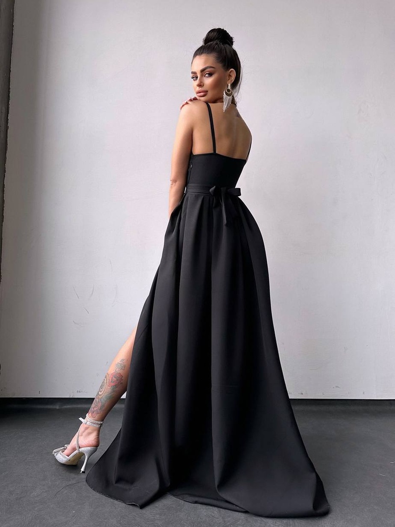 Сукня максі на тонких бретелях з розрізом на спідниці  | PUSHKA SHOP