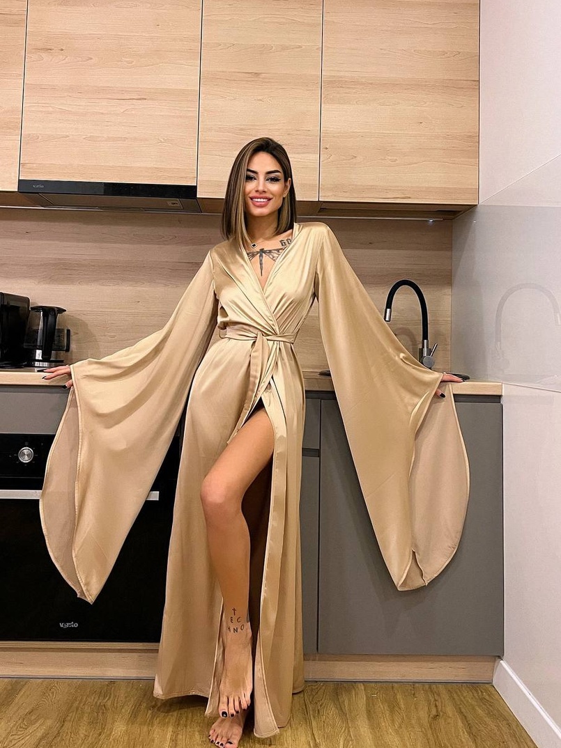 Шовковий халатик із розкльошеними рукавами Шовковий халатик із розкльошеними рукавами | PUSHKA SHOP