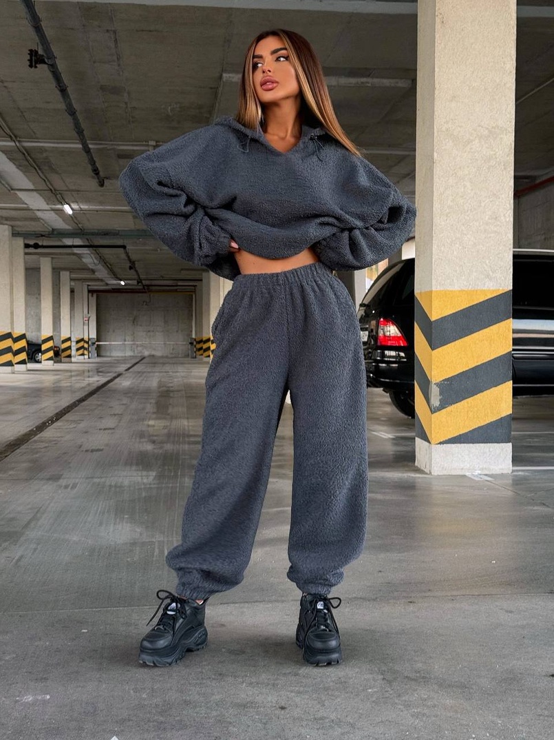 Теплий та мʼякий комплект: Обʼємний худі з капюшоном та штани з манжетами  Дуже приємний до тіла | PUSHKA SHOP