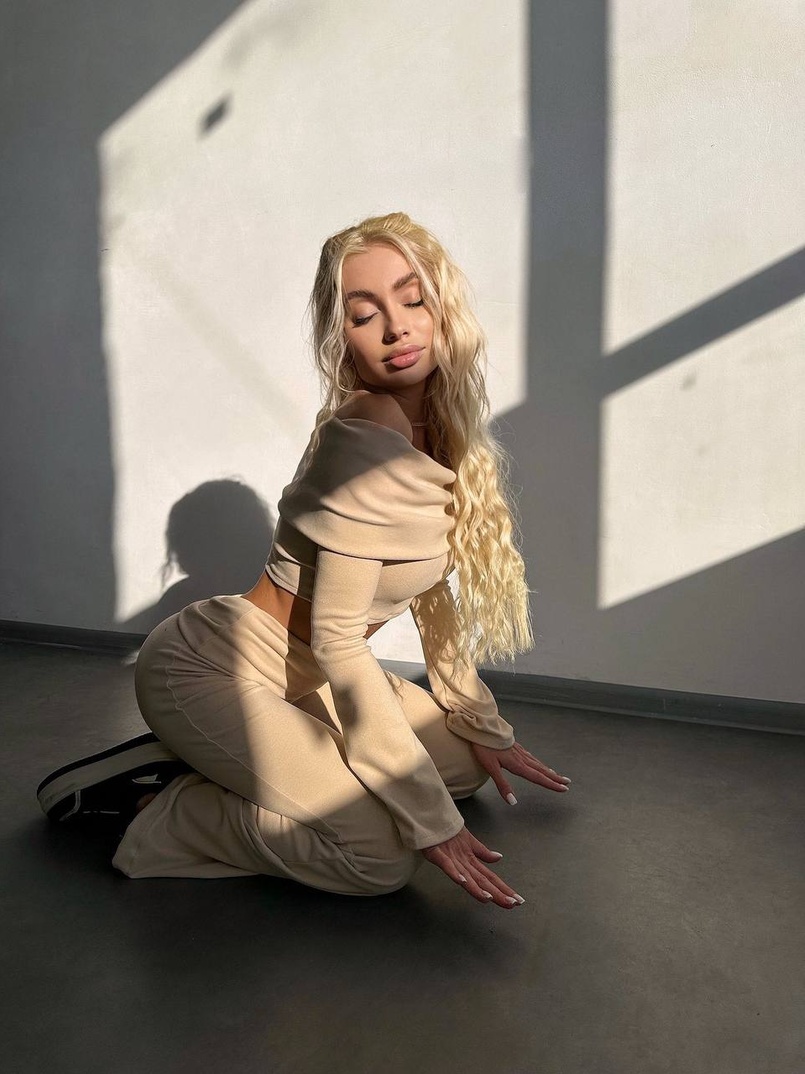 Трикотажний комплект: топ із хомутом + штани кльош | PUSHKA SHOP