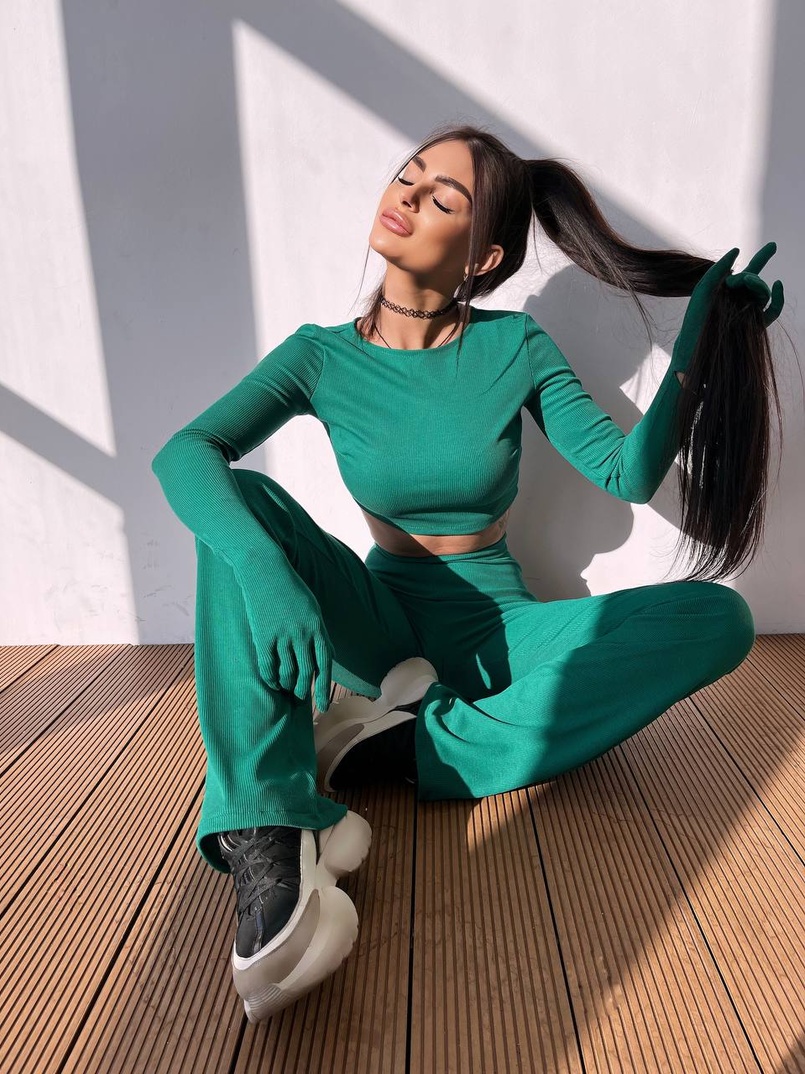 Комплект: штани кльош + топ з рукавичками та прорізами для рук | PUSHKA SHOP