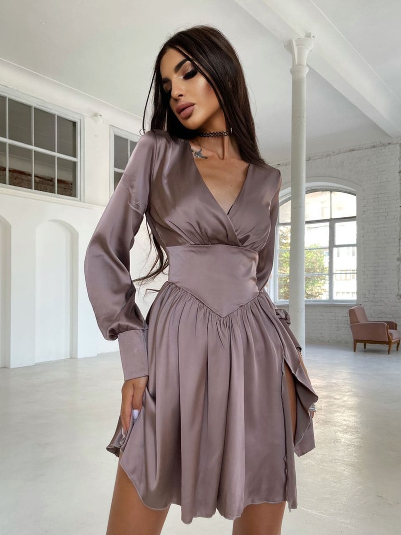 Шелковое платье с разрезом + корсет из эко-кожи Шелковое платье с разрезом + корсет из эко-кожи | PUSHKA SHOP