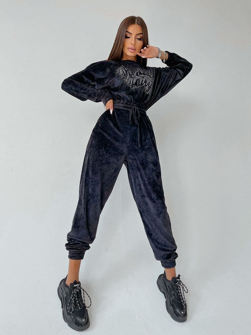 Плюшевый комбинезон, декорированный стразами Плюшевый комбинезон, декорированный стразами | PUSHKA SHOP