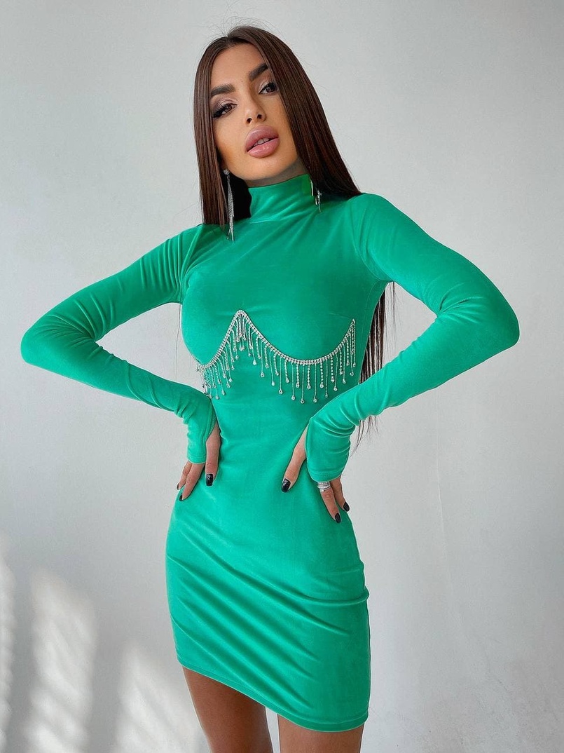 Оксамитова сукня з відкритою спинкою, декорована бахромою зі страз | PUSHKA SHOP