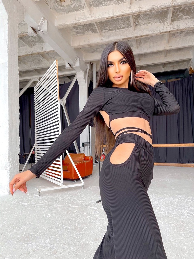 Трикотажный костюм с расклешенными брюками   | PUSHKA SHOP