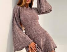 Трикотажна сукня міні з розкльошеними рукавами та відкритою спиною Трикотажна сукня міні з розкльошеними рукавами та відкритою спиною | PUSHKA SHOP