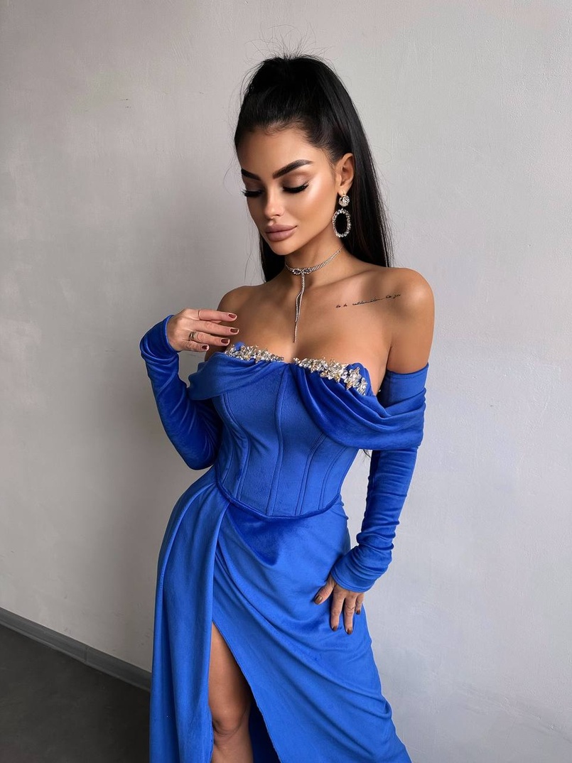 Оксамитова сукня максі декорована стразами Ручна робота Оксамитова сукня максі декорована стразами Ручна робота | PUSHKA SHOP