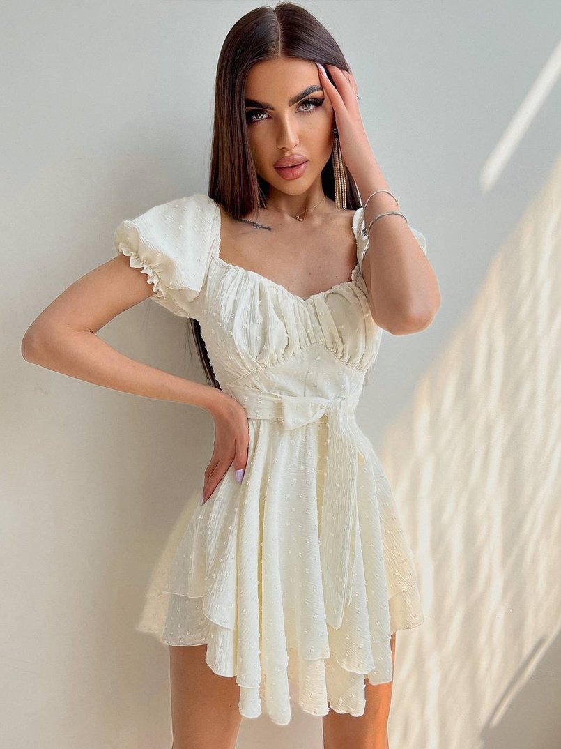 Платье со сборкой на груди и пышной юбкой Платье со сборкой на груди и пышной юбкой | PUSHKA SHOP