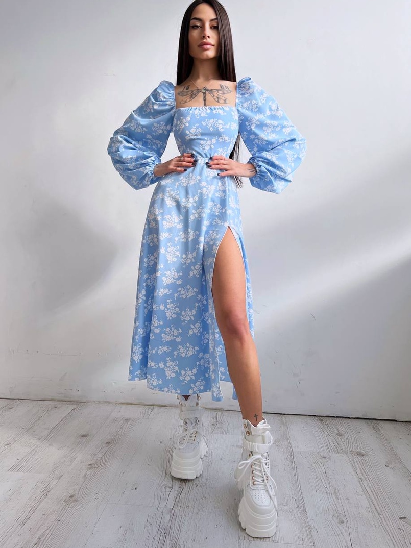 Цветочное платье-миди со шнуровкой на спинке и разрезом на ножке  Цветочное платье-миди со шнуровкой на спинке и разрезом на ножке  | PUSHKA SHOP