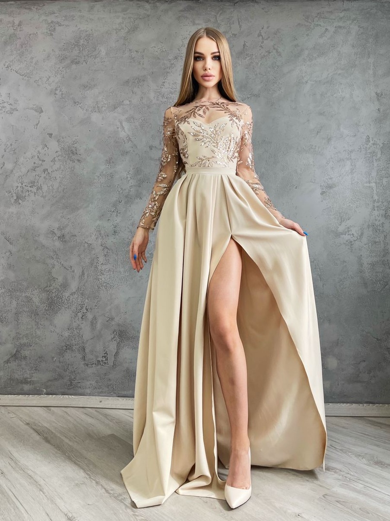 Платье макси с блестящим верхом и разрезом на юбке  | PUSHKA SHOP