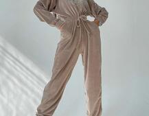 Плюшевый комбинезон, декорированный стразами Плюшевый комбинезон, декорированный стразами | PUSHKA SHOP