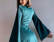 Оксамитова сукня, декорована стразами з розкльошоними рукавами Оксамитова сукня, декорована стразами з розкльошоними рукавами | PUSHKA SHOP