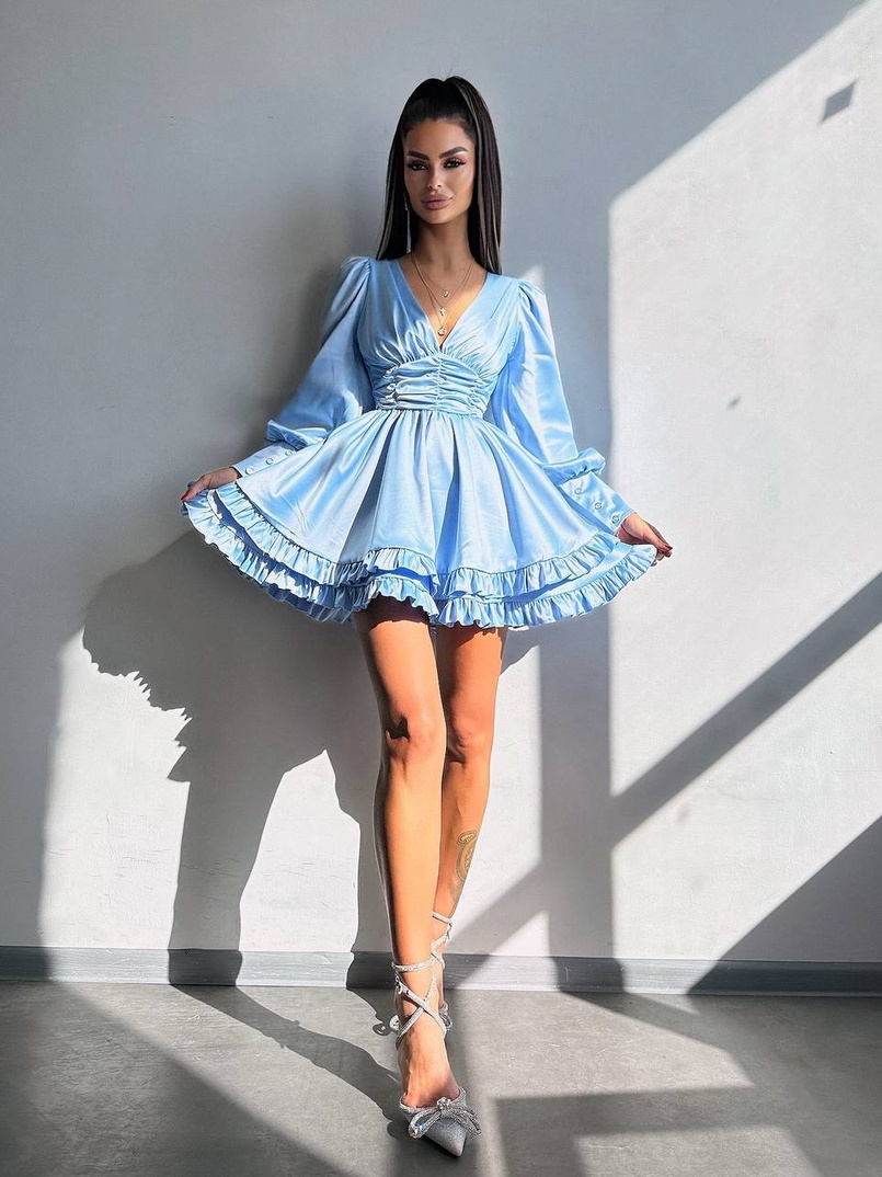 Атласна сукня з пишною подвійною спідницею та об‘ємними рукавами Атласна сукня з пишною подвійною спідницею та об‘ємними рукавами | PUSHKA SHOP