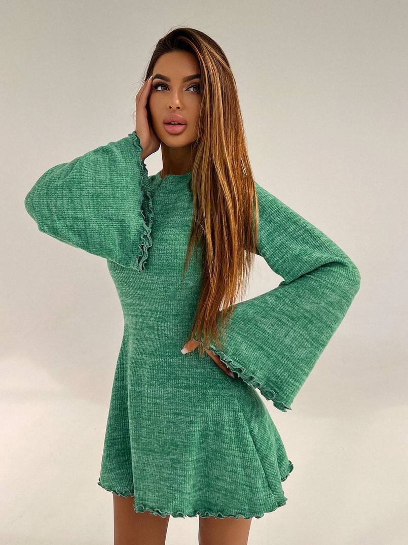 Трикотажна сукня міні з розкльошеними рукавами та відкритою спиною Трикотажна сукня міні з розкльошеними рукавами та відкритою спиною | PUSHKA SHOP